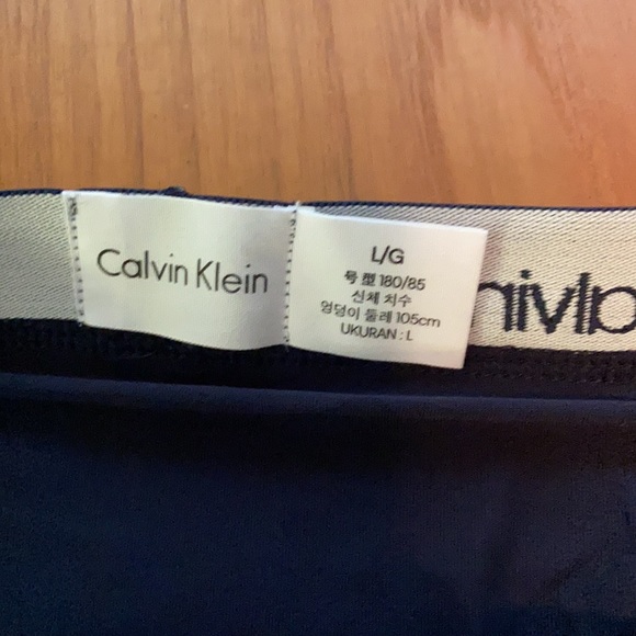 Calvin Kline briefs. 2 pair. Red and black - Picture 3 of 3